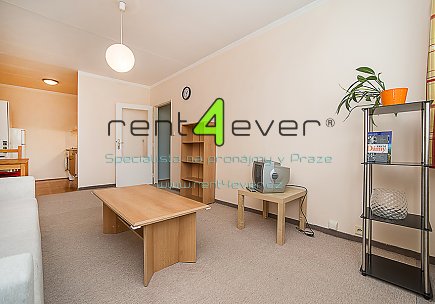 Pronájem bytu, Stodůlky, Klukovická, byt 2+kk, 48 m2, po rekonstrukci, sklep, vybavený nábytkem, Rent4Ever.cz