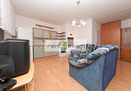 Pronájem bytu, Letňany, Nýdecká, byt 1+kk, 31 m2, po rekonstrukci, výtah, zařízený nábytkem, Rent4Ever.cz