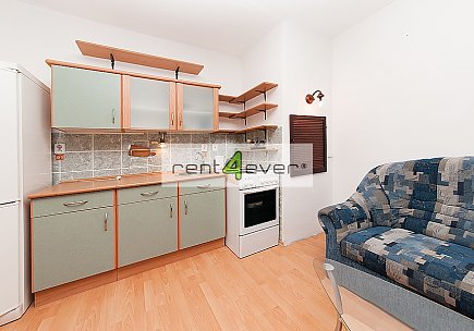 Pronájem bytu, Letňany, Nýdecká, byt 1+kk, 31 m2, po rekonstrukci, výtah, zařízený nábytkem, Rent4Ever.cz