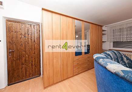 Pronájem bytu, Letňany, Nýdecká, byt 1+kk, 31 m2, po rekonstrukci, výtah, zařízený nábytkem, Rent4Ever.cz