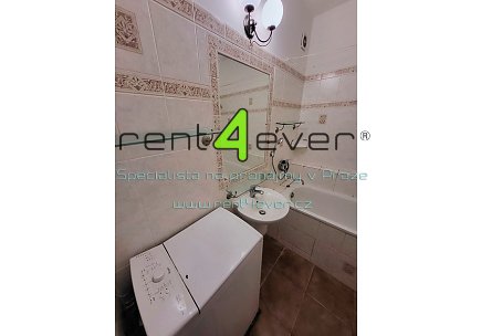 Pronájem bytu, Letňany, Nýdecká, byt 1+kk, 31 m2, po rekonstrukci, výtah, zařízený nábytkem, Rent4Ever.cz