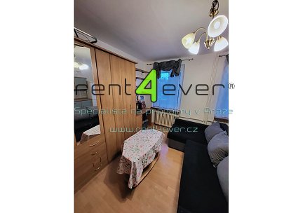 Pronájem bytu, Letňany, Nýdecká, byt 1+kk, 31 m2, po rekonstrukci, výtah, zařízený nábytkem, Rent4Ever.cz