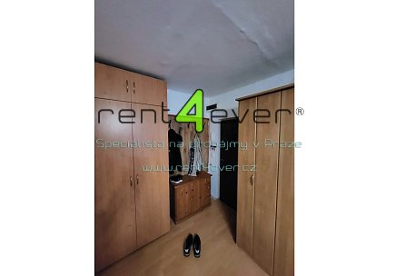 Pronájem bytu, Letňany, Nýdecká, byt 1+kk, 31 m2, po rekonstrukci, výtah, zařízený nábytkem, Rent4Ever.cz