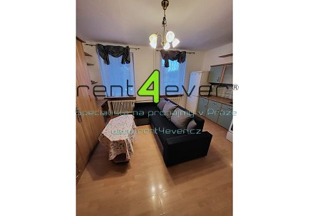 Pronájem bytu, Letňany, Nýdecká, byt 1+kk, 31 m2, po rekonstrukci, výtah, zařízený nábytkem, Rent4Ever.cz