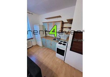 Pronájem bytu, Letňany, Nýdecká, byt 1+kk, 31 m2, po rekonstrukci, výtah, zařízený nábytkem, Rent4Ever.cz