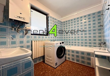 Pronájem bytu, Hostivař, Zápotoční, byt 3+1, 96 m2, v rodinném domě, lodžie, nezařízený nábytkem, Rent4Ever.cz