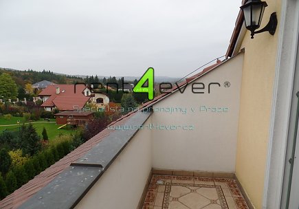 Pronájem bytu, Řitka, Pod Bučinou, 2+1 ve vile, 114 m2, po rekonstrukci, terasa, zahrada, zařízený, Rent4Ever.cz