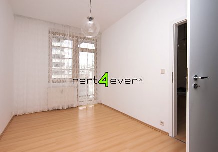 Pronájem bytu, Metro A Petřiny, ul. Křenova, 2+kk, 42 m2, balkon, garáž, sklep, komora, výtah, Rent4Ever.cz