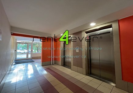 Pronájem bytu, Bohnice, Hlivická, 3+kk, 62 m2, sklep, komora, výtah, částečně zařízený, Rent4Ever.cz