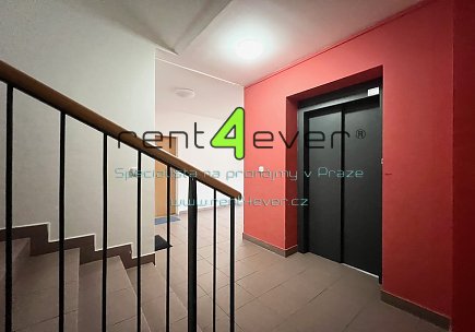 Pronájem bytu, Kbely, Pod Nouzovem, byt 1+kk, 28 m2, novostavba, terasa, komora, částečně vybavený, Rent4Ever.cz