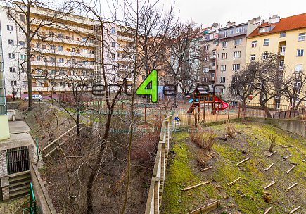 Pronájem bytu, Žižkov, Olšanské náměstí, byt 1+kk, 30 m2, sklep, částečně zařízený nábytkem, Rent4Ever.cz