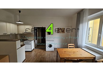 Pronájem bytu, Žižkov, Olšanské náměstí, byt 1+kk, 30 m2, sklep, částečně zařízený nábytkem, Rent4Ever.cz