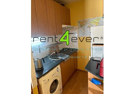 Pronájem bytu, Libeň, Braunerova, byt 1+kk, 35 m2, výtah, zařízený nábytkem, Rent4Ever.cz