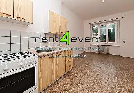 Pronájem bytu, Smíchov, Radlická, byt 1+1, 50 m2, cihla, komora, výtah, nezařízený nábytkem, Rent4Ever.cz