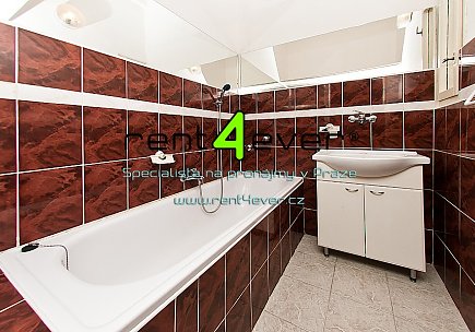 Pronájem bytu, Smíchov, Radlická, byt 1+1, 50 m2, cihla, komora, výtah, nezařízený nábytkem, Rent4Ever.cz