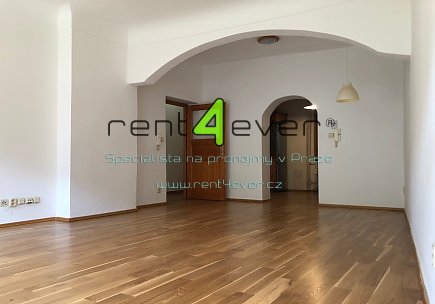 Pronájem bytu, Malá Strana, Újezd, mezonetový byt 5+1, 150 m2, cihla, komora, nezařízený nábytkem, Rent4Ever.cz