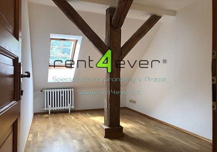 Pronájem bytu, Malá Strana, Újezd, mezonetový byt 5+1, 150 m2, cihla, komora, nezařízený nábytkem, Rent4Ever.cz