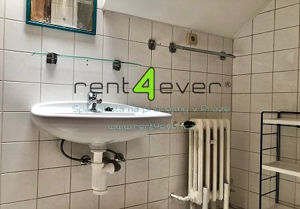 Pronájem bytu, Malá Strana, Újezd, mezonetový byt 5+1, 150 m2, cihla, komora, nezařízený nábytkem, Rent4Ever.cz