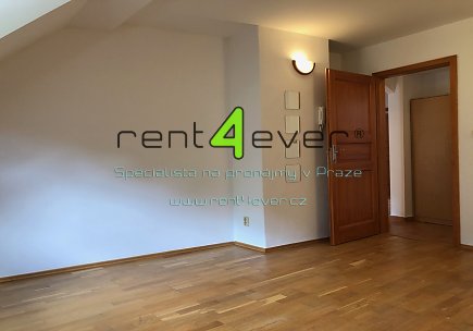 Pronájem bytu, Malá Strana, Újezd, mezonetový byt 5+1, 150 m2, cihla, komora, nezařízený nábytkem, Rent4Ever.cz