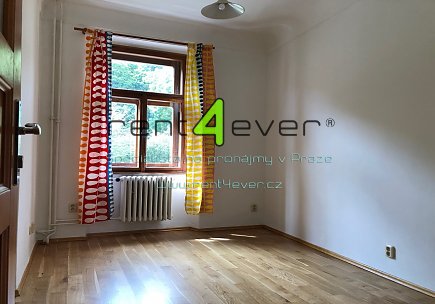 Pronájem bytu, Malá Strana, Újezd, mezonetový byt 5+1, 150 m2, cihla, komora, nezařízený nábytkem, Rent4Ever.cz