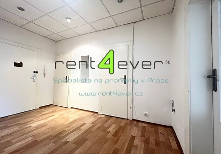 Pronájem bytu, Nusle, Petra Rezka, byt 2+kk, 41 m2, cihla, výtah, nezařízený nábytkem, Rent4Ever.cz