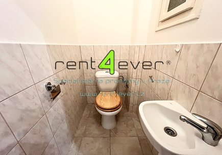 Pronájem bytu, Nusle, Petra Rezka, byt 2+kk, 41 m2, cihla, výtah, nezařízený nábytkem, Rent4Ever.cz