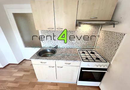 Pronájem bytu, Nusle, Petra Rezka, byt 2+kk, 41 m2, cihla, výtah, nezařízený nábytkem, Rent4Ever.cz