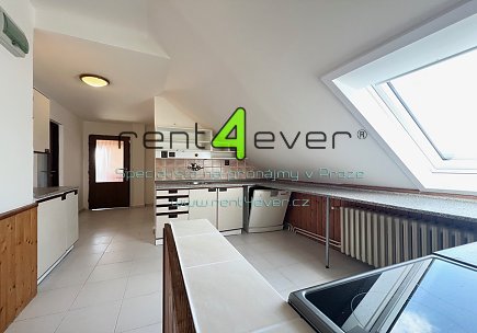 Pronájem bytu, Modřany, V hájkách, byt 3+kk v RD, 80 m2, cihla, balkon, nezařízený nábytkem, Rent4Ever.cz