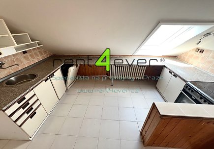 Pronájem bytu, Modřany, V hájkách, byt 3+kk v RD, 80 m2, cihla, balkon, nezařízený nábytkem, Rent4Ever.cz