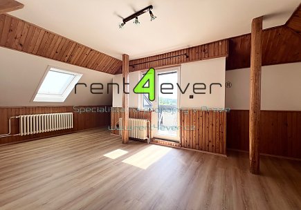 Pronájem bytu, Modřany, V hájkách, byt 3+kk v RD, 80 m2, cihla, balkon, nezařízený nábytkem, Rent4Ever.cz