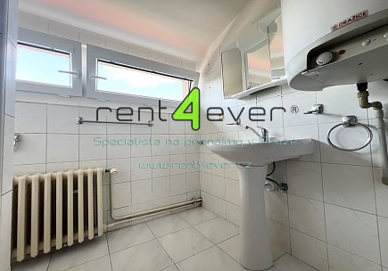 Pronájem bytu, Modřany, V hájkách, byt 3+kk v RD, 80 m2, cihla, balkon, nezařízený nábytkem, Rent4Ever.cz