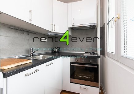 Pronájem bytu, Troja, Písečná, 1+kk, 33m2, po rekonstrukci, lodžie, sklep, výtah, zařízený nábytkem, Rent4Ever.cz