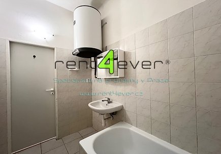 Pronájem bytu, Vysočany, Poděbradská, byt 1+1, 35 m2, po rekonstrukci, komora, nezařízený, Rent4Ever.cz