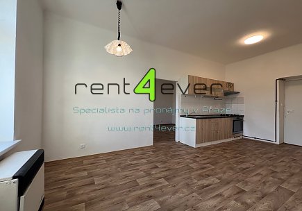 Pronájem bytu, Vysočany, Poděbradská, byt 1+1, 35 m2, po rekonstrukci, komora, nezařízený, Rent4Ever.cz