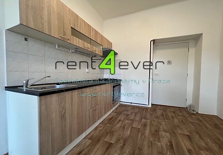 Pronájem bytu, Vysočany, Poděbradská, byt 1+1, 35 m2, po rekonstrukci, komora, nezařízený, Rent4Ever.cz