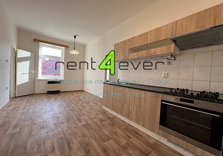 Pronájem bytu, Vysočany, Poděbradská, byt 1+1, 35 m2, po rekonstrukci, komora, nezařízený, Rent4Ever.cz