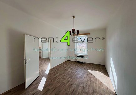 Pronájem bytu, Vysočany, Poděbradská, byt 1+1, 35 m2, po rekonstrukci, komora, nezařízený, Rent4Ever.cz