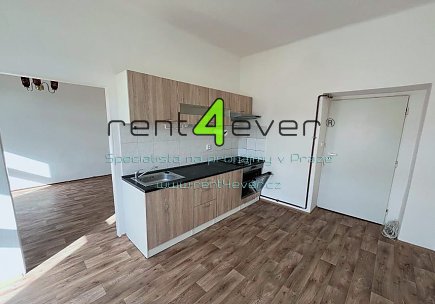 Pronájem bytu, Vysočany, Poděbradská, byt 1+1, 35 m2, po rekonstrukci, komora, nezařízený, Rent4Ever.cz