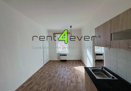 Pronájem bytu, Vysočany, Poděbradská, byt 1+1, 35 m2, po rekonstrukci, komora, nezařízený, Rent4Ever.cz