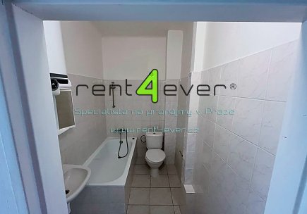 Pronájem bytu, Vysočany, Poděbradská, byt 1+1, 35 m2, po rekonstrukci, komora, nezařízený, Rent4Ever.cz