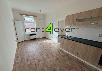 Pronájem bytu, Vysočany, Poděbradská, byt 1+1, 35 m2, po rekonstrukci, komora, nezařízený, Rent4Ever.cz