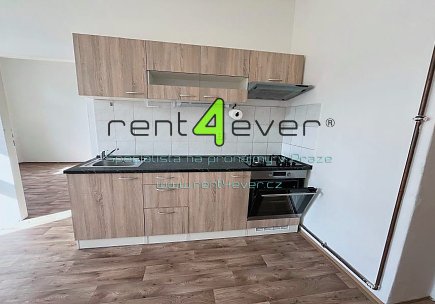 Pronájem bytu, Vysočany, Poděbradská, byt 1+1, 35 m2, po rekonstrukci, komora, nezařízený, Rent4Ever.cz