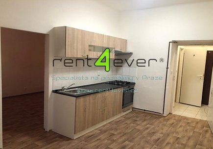 Pronájem bytu, Vysočany, Poděbradská, byt 1+1, 35 m2, po rekonstrukci, komora, nezařízený, Rent4Ever.cz