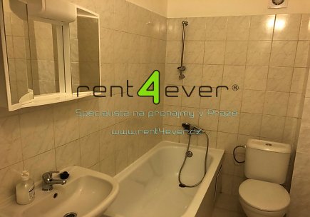 Pronájem bytu, Vysočany, Poděbradská, byt 1+1, 35 m2, po rekonstrukci, komora, nezařízený, Rent4Ever.cz