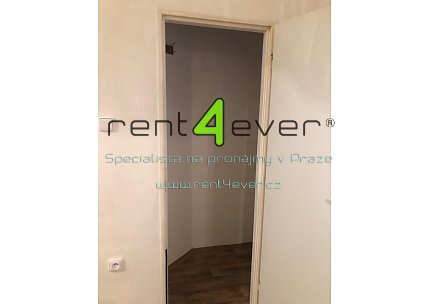 Pronájem bytu, Vysočany, Poděbradská, byt 1+1, 35 m2, po rekonstrukci, komora, nezařízený, Rent4Ever.cz