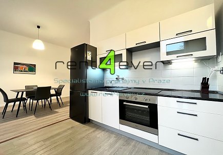 Pronájem bytu, Vysočany, Krátkého, byt 3+kk, 82 m2, po rekonstrukci, 2x balkon, komora, zařízený, Rent4Ever.cz