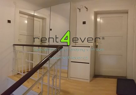 Pronájem bytu, Petrovice, Edisonova, atypický půdní byt 1+kk v RD, 22 m2, vybavený nábytkem, Rent4Ever.cz