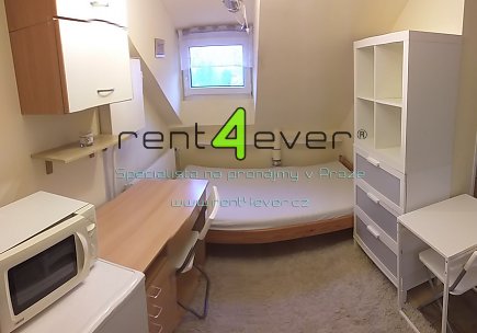 Pronájem bytu, Petrovice, Edisonova, atypický půdní byt 1+kk v RD, 22 m2, vybavený nábytkem, Rent4Ever.cz