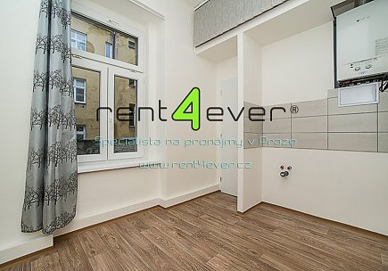 Pronájem bytu, Libeň, Vosmíkových, byt 1+1, 40 m2, cihla, komora, nezařízený nábytkem, Rent4Ever.cz