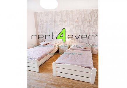 Pronájem bytu, Velenka, byt 5+kk v RD, 200 m2, po rekonstrukci, zahrada, sklep, komora, vybavený, Rent4Ever.cz